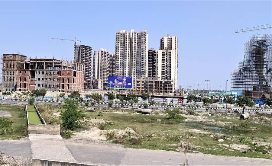 Saviour Lord Kishna Mart Gaur Yamuna City, Yamuna Expressway