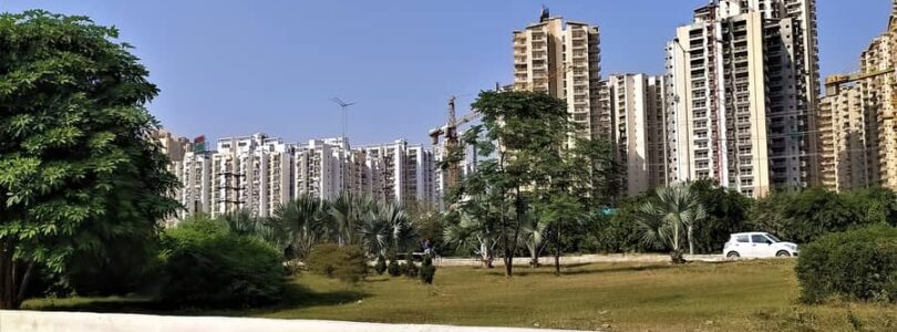 review, best places for living in gurgaon,gurugram, luxury, apartments, villas, ratings,feedback,investment,flats