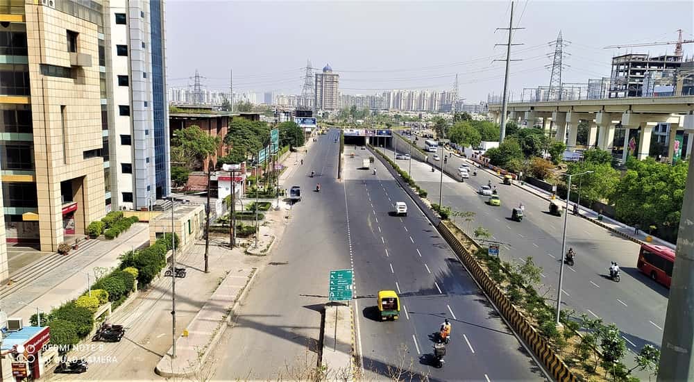 Pros and Cons of Living in Noida